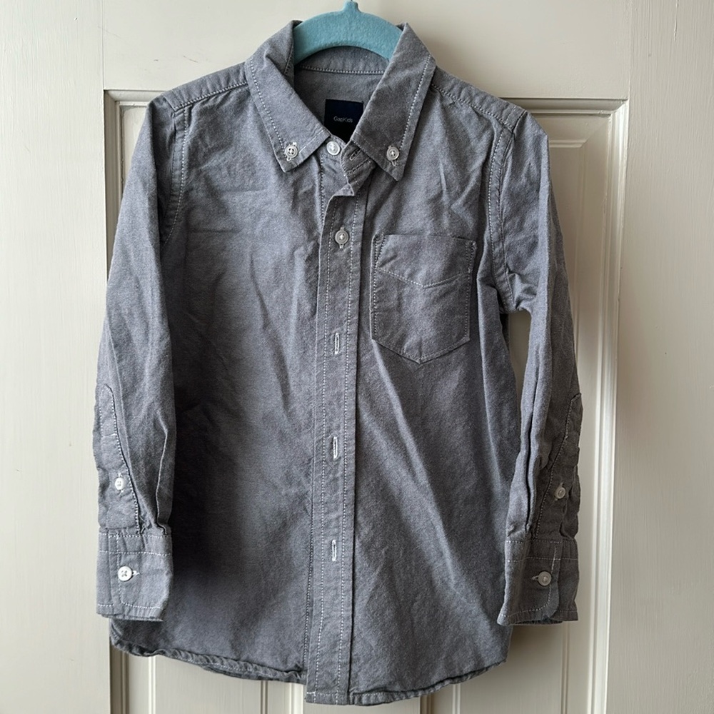Gap kids Grey light weight button down shirt Size  XS 4-5 100% cotton. Like New!